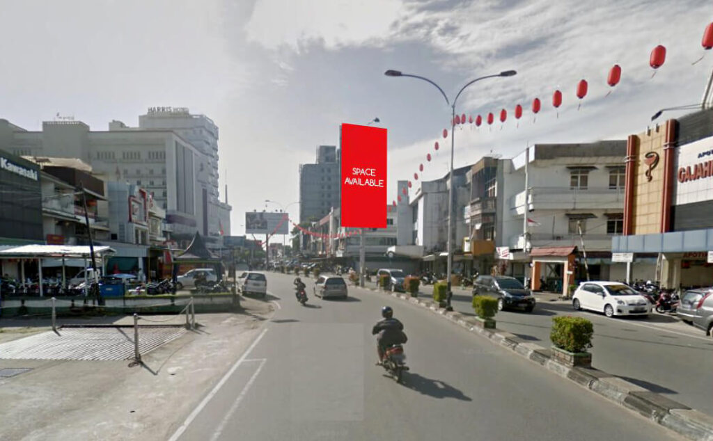 02 billboard, 4x8, 2muka, ver - Jl. Gajah Mada ( median jalan depan dealer Motor Kawasaki - Gajah Mada) Pontianak